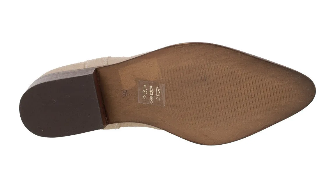 Botas camperas de serraje con calados para mujer