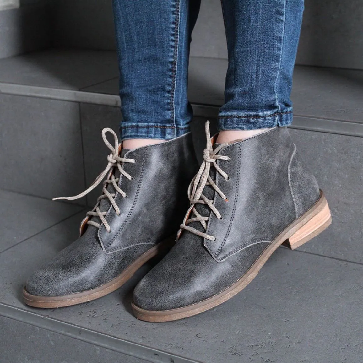 Botin Boston Gris 