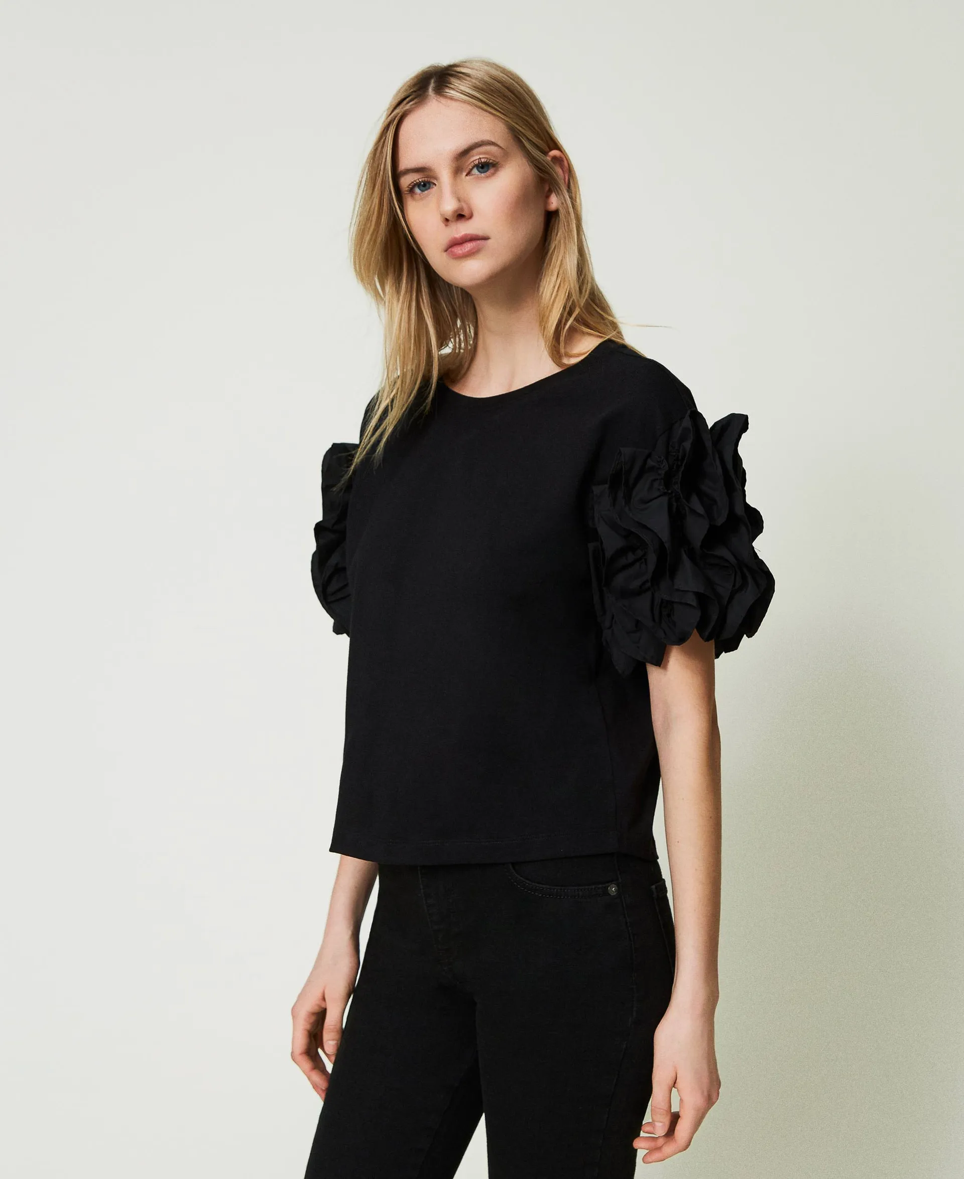 Camiseta con volante de popelina