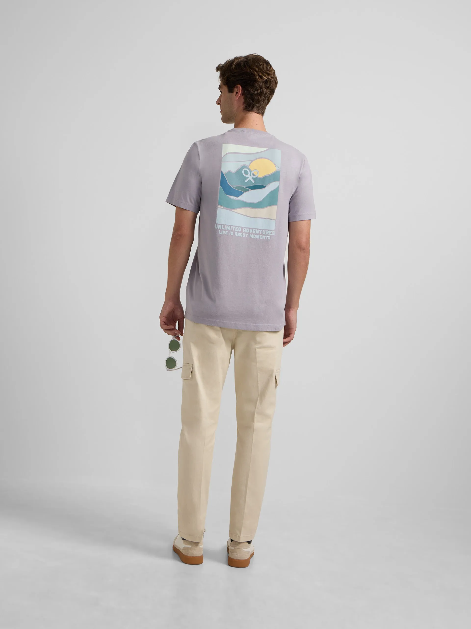 Camiseta unlimited adventures gris