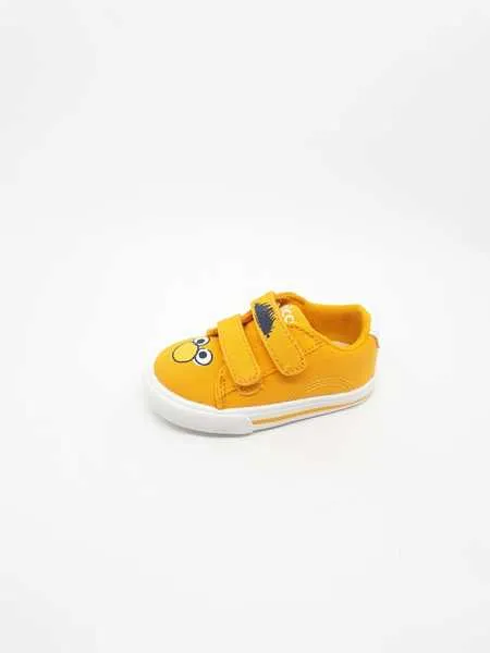 deportiva chicco golf yellow cartoon
