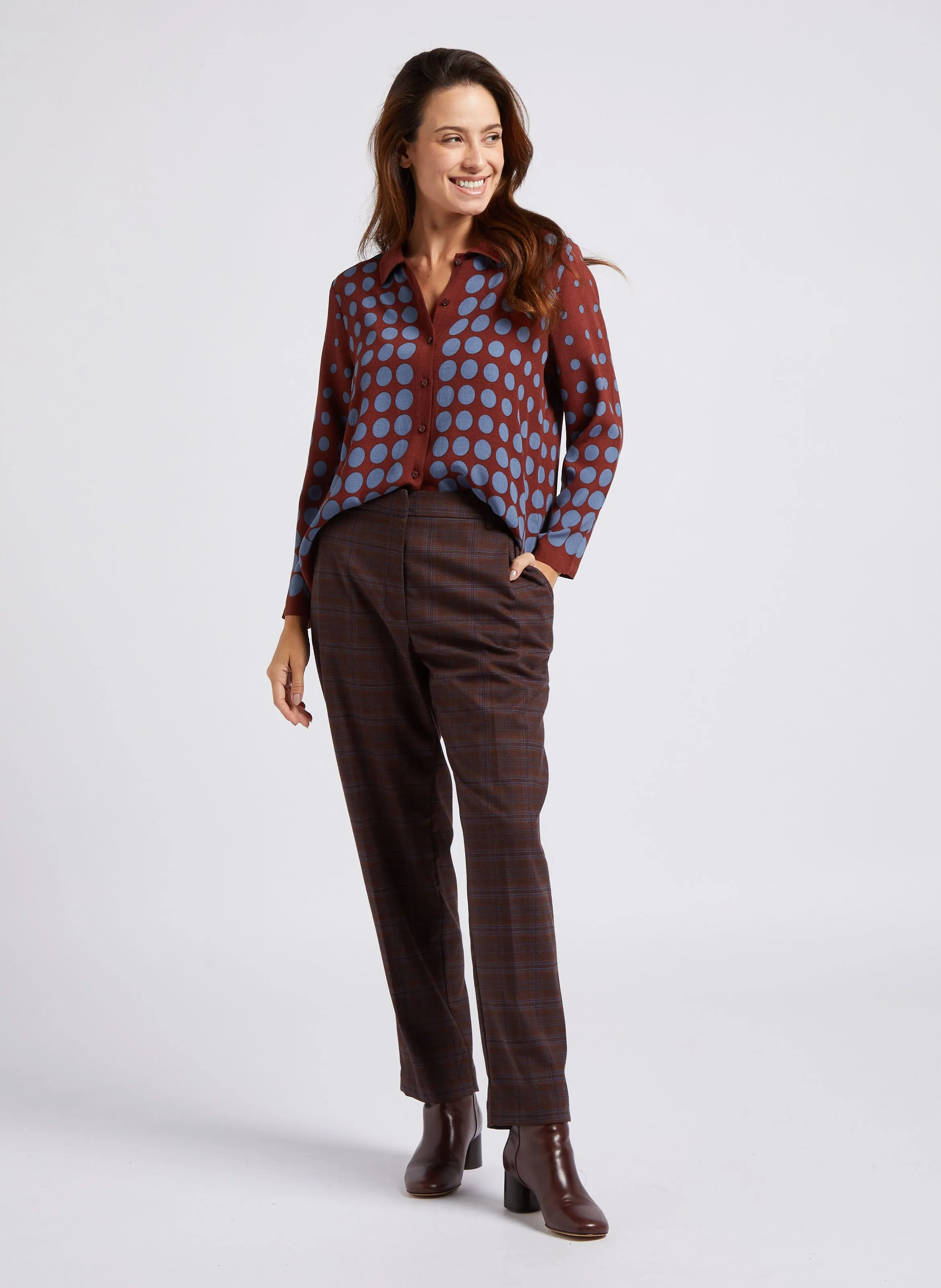 NICE THINGS Camisa clásica estampada en crepé en marron