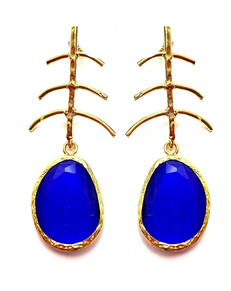 PENDIENTES ALTA BISUTERÍA CON LÁGRIMA COLOR AZULÓN, BAÑO EN ORO Y DISEÑO ORIGINAL