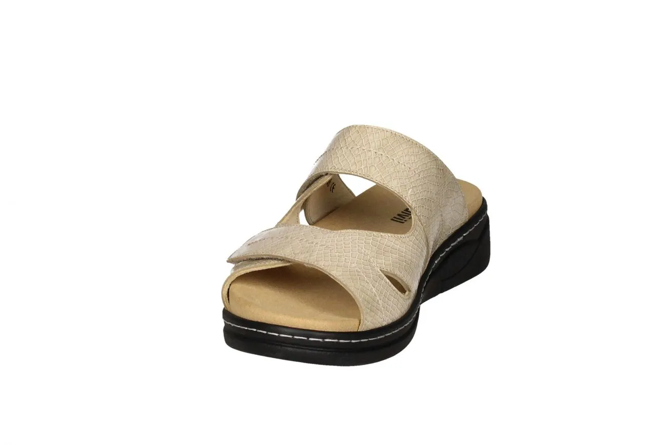Pinky Charol Taupe Grabado Dos Velcros