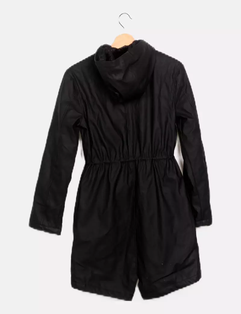 Primark Parka negra detalle pelo