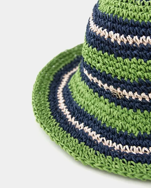 Roberto Verino Gorro de mujer de estilo pescador en crochet a rayas