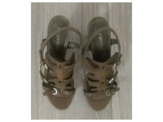 Sandalias de cuero Sergio Rossi con tacones altos Castaño 