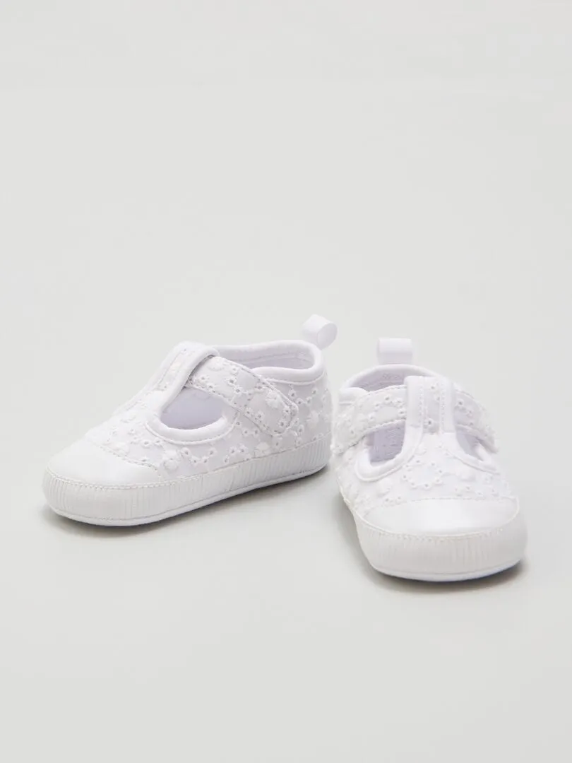 ZAPATILLAS CON TIRA DE TELA CALADA  BLANCO