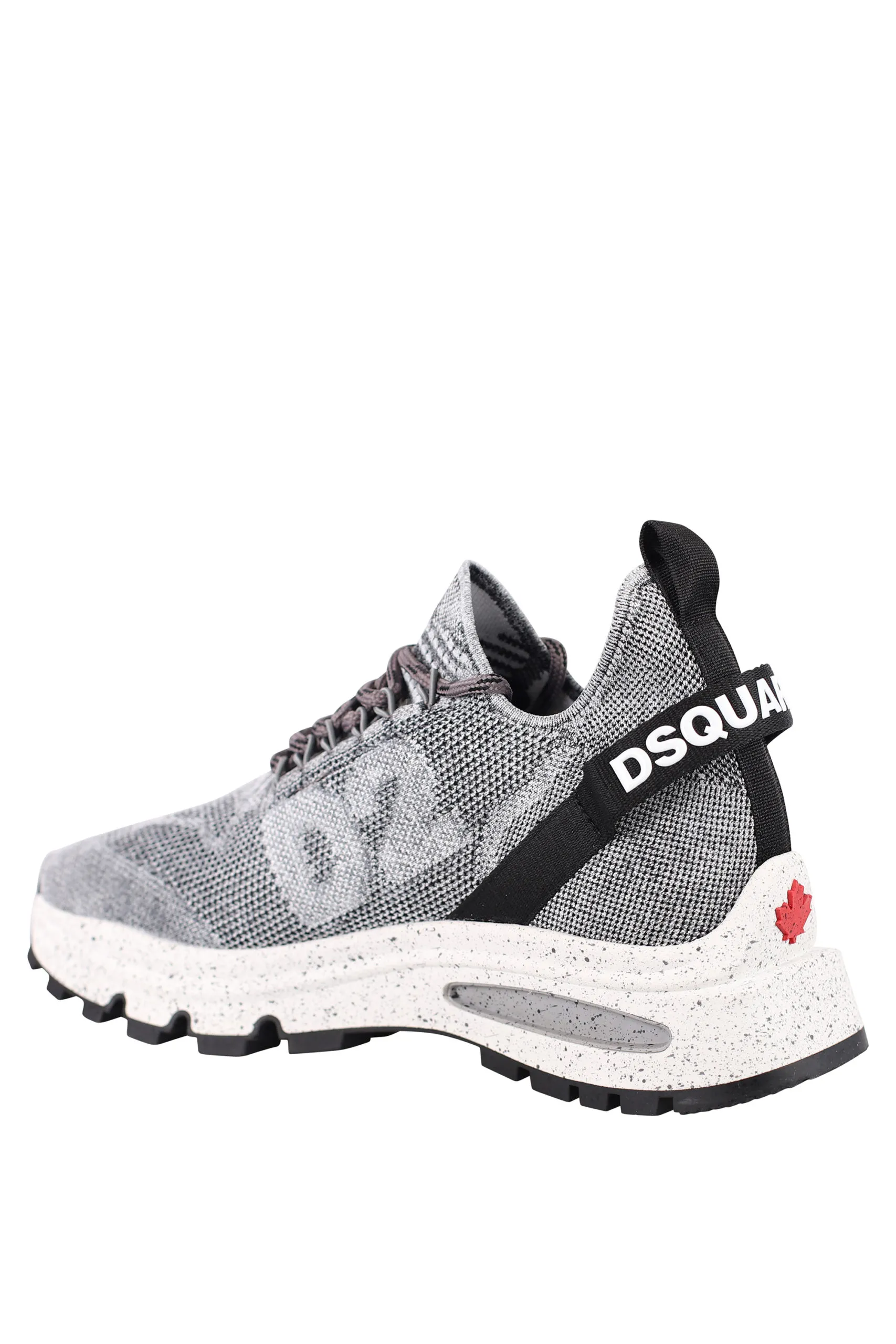 Zapatillas grises con logo pequeño blanco y 